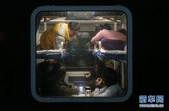 美国电视旧事网(CNN22日颁发了题为“全球最大年